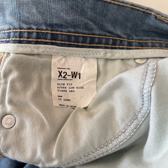 VINTAGE Express X2 Slim Fit Super Low Rise Flare Leg Jeans Womens 4 Short Blue - Picture 2 of 7